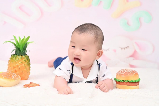 岑溪宝宝眼角红血丝